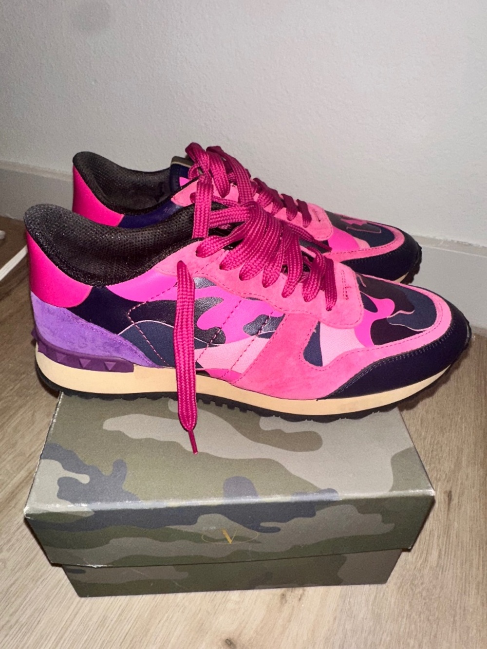 Valentino sneakers - Picture 1 of 4